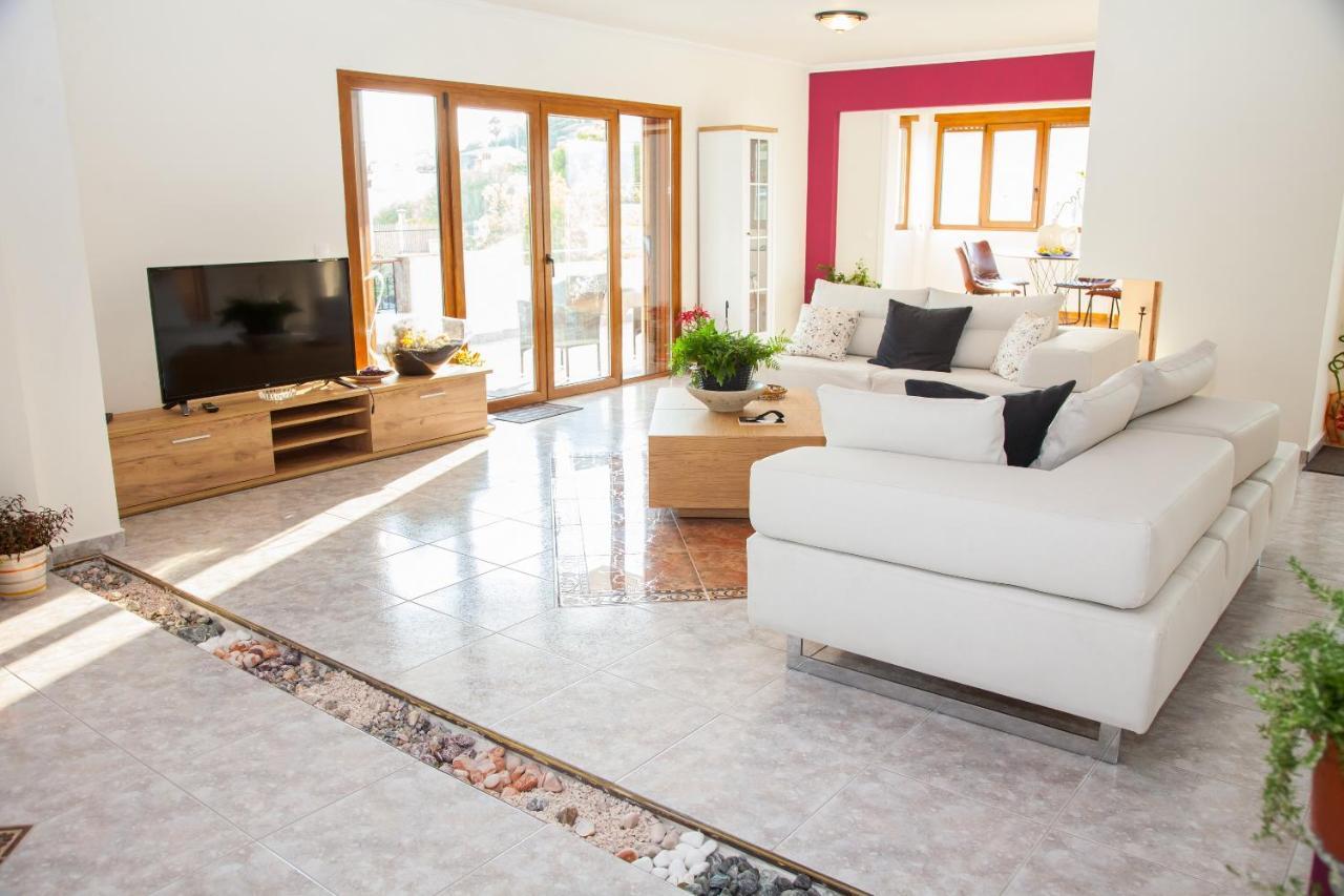 Villa Apex With Seaview ลาโกนิสซี ภายนอก รูปภาพ